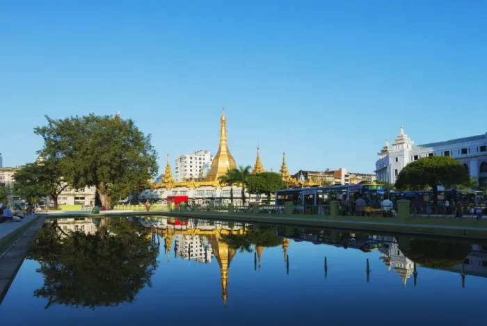 Framed Print : Sule Paya (Sule Pagoda), Yangon (Rangoon), Myanmar (Burma), Asia Framed Print : Sule Paya (Sule Pagoda), Yangon (Rangoon), Myanmar (Burma), Asia