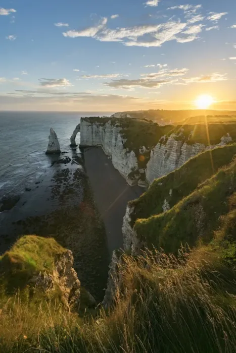 Framed Print : Sun rays at dawn at the cliffs, Etretat, Normandy, France, Europe Framed Print : Sun rays at dawn at the cliffs, Etretat, Normandy, France, Europe