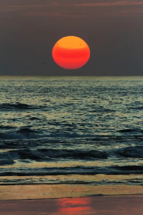 Framed Print : The sun setting off Playa Guiones surf beach, Nosara, Nicoya Peninsula, Guanacaste Province, Costa Rica, Central America Framed Print : The sun setting off Playa Guiones surf beach, Nosara, Nicoya Peninsula, Guanacaste Province, Costa Rica, Central America