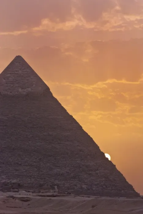 Framed Print : The sun setting behind the Pyramid of Khafre in Giza, UNESCO World Heritage Site, near Cairo, Egypt, North Africa, Africa Framed Print : The sun setting behind the Pyramid of Khafre in Giza, UNESCO World Heritage Site, near Cairo, Egypt, North Africa, Africa