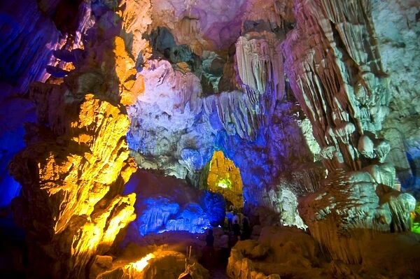 Sung Sot Cave, UNESCO World Heritage Site, Halong bay, Vietnam, Indochina