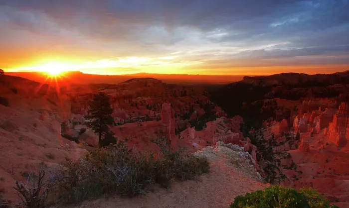 Framed Print : Sunrise over Bryce Canyon, Utah, United States of America, North America Framed Print : Sunrise over Bryce Canyon, Utah, United States of America, North America