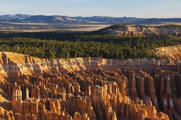 Sunrise on the colourful pinnacles and hoodoos at Inspiration