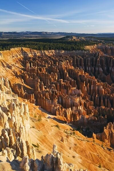Sunrise on the colourful pinnacles and hoodoos at Inspiration