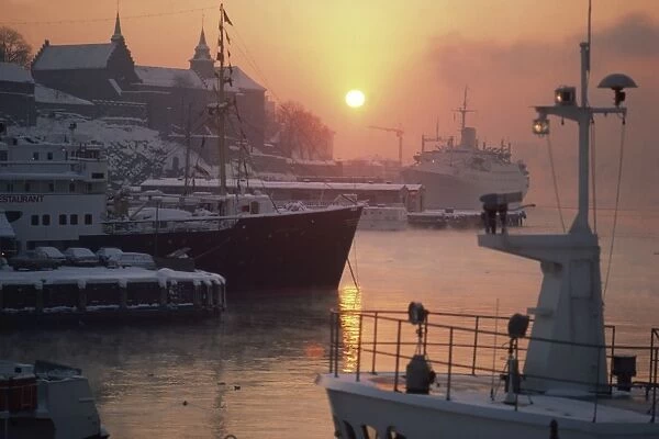 Sunrise over harbour and Akershus Castle, Oslo, Norway, Scandinavia, Europe