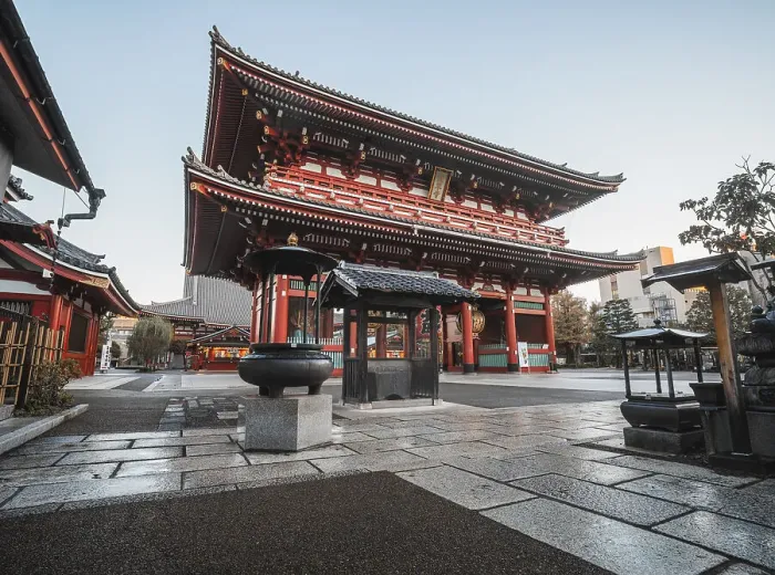 Framed Print : Sunrise at Hozomon Gate in the Senso-Ji Buddhist temple complex (Asakusa Kannon), Tokyo, Japan, Asia Framed Print : Sunrise at Hozomon Gate in the Senso-Ji Buddhist temple complex (Asakusa Kannon), Tokyo, Japan, Asia