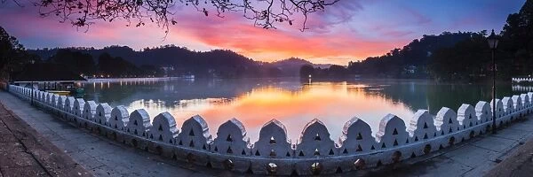 Sunrise at Kandy Lake and the Clouds Wall (Walakulu Wall), Kandy, Central Province, Sri Lanka, Asia