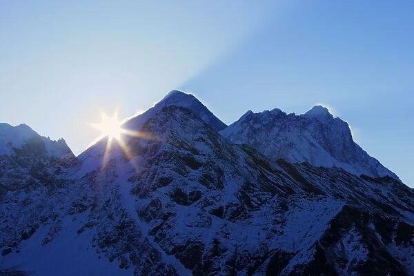 Sunrise over Mount Everest, from Gokyo Ri, Solukhumbu District, Sagarmatha National Park, UNESCO World Heritage Site, Nepal, Himalayas, Asia