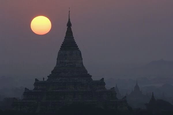 Sunrise, Old Bagan (Pagan), Bagan, Myanmar (Burma), Asia