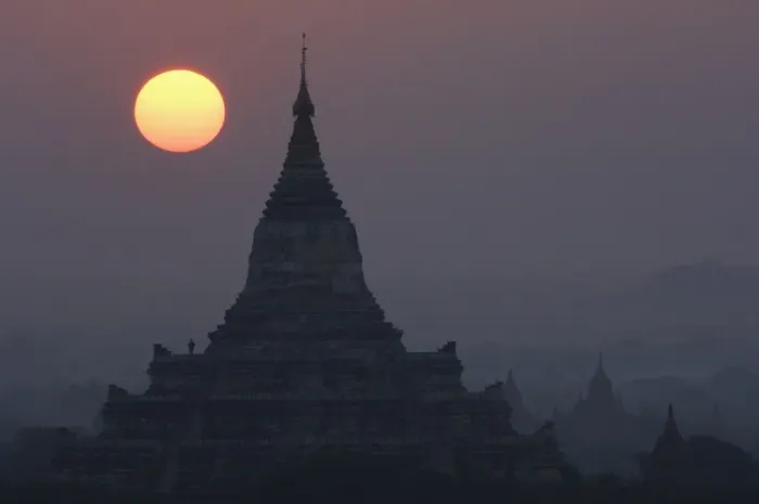 Framed Print : Sunrise, Old Bagan (Pagan), Bagan, Myanmar (Burma), Asia Framed Print : Sunrise, Old Bagan (Pagan), Bagan, Myanmar (Burma), Asia