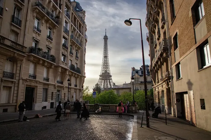 Framed Print : Sunrise in Paris with the Eiffel Tower, Paris, France Framed Print : Sunrise in Paris with the Eiffel Tower, Paris, France