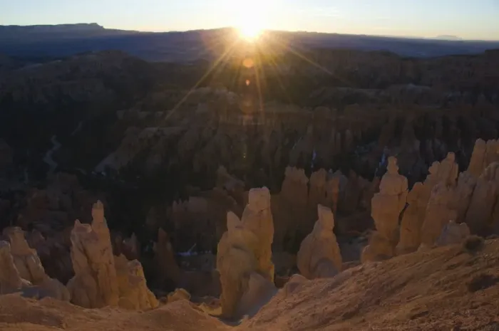 Framed Print : Sunrise pinnacles and hoodoos at Inspiration Point Framed Print : Sunrise pinnacles and hoodoos at Inspiration Point