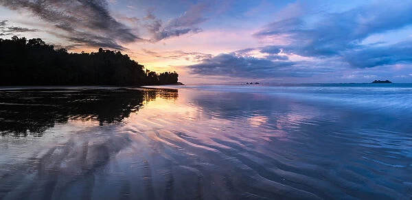Sunrise at Playa Arco Beach, Uvita, Marino Ballena National Park, Puntarenas Province