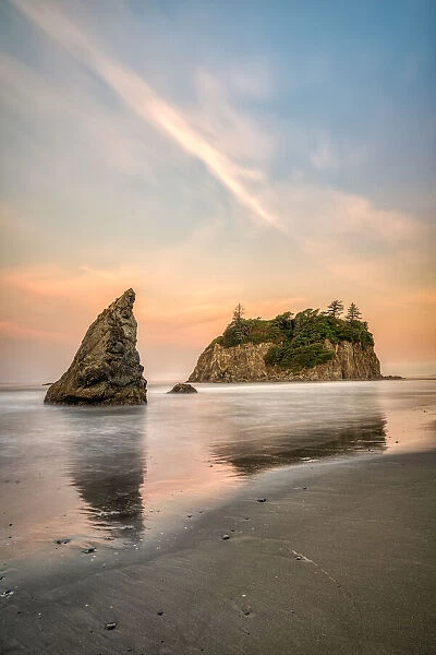 Sunrise at Ruby Beach in Olympic National Park, UNESCO World Heritage Site