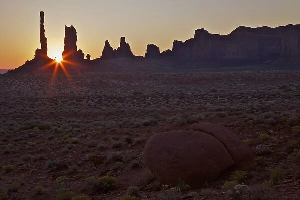 Sunrise over Totem Pole, Monument Valley Navajo Tribal Park, Utah, United States of America, North America