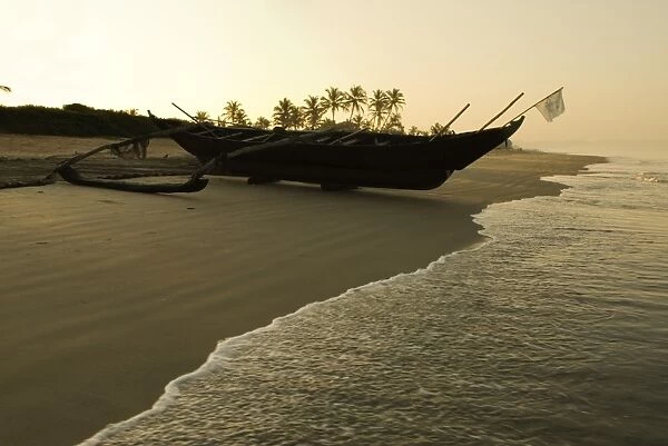 Sunrise over traditional fishing boat and beach, Benaulim, Goa, India, Asia