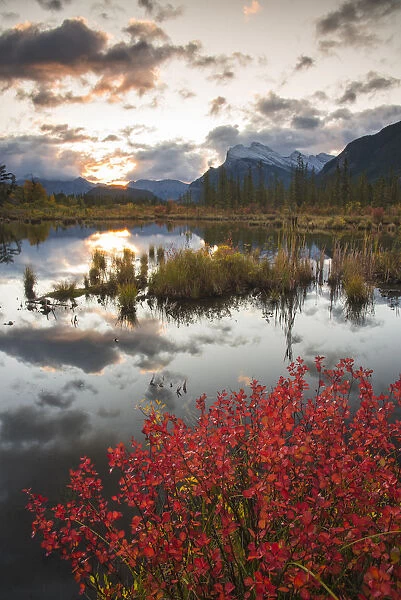 Sunrise at Vermillion Lakes with Mount Rundle in autumn, Banff National Park, UNESCO