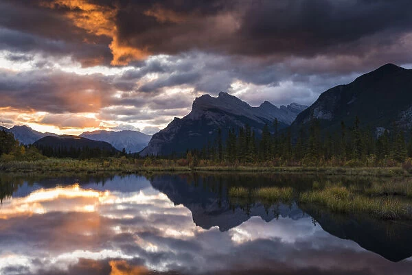 Sunrise at Vermillion Lakes with Mount Rundle in autumn, Banff National Park