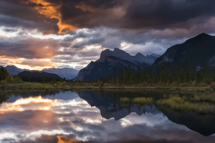 Framed Print : Sunrise at Vermillion Lakes with Mount Rundle in autumn, Banff National Park Framed Print : Sunrise at Vermillion Lakes with Mount Rundle in autumn, Banff National Park