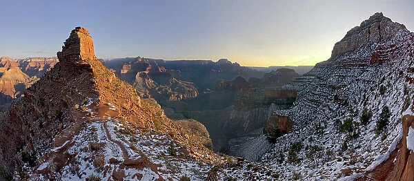 Sunrise view from Cedar Ridge along the South Kaibab Trail in winter, with O'Neill Butte on the left, Cremation Creek below in the center and Ooh Aah Point in the upper right, Grand Canyon, UNESCO World Heritage Site, Arizona