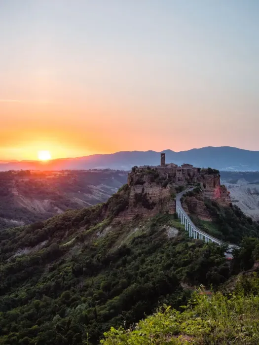 Framed Print : Sunrise view of The Dying City of Civita di Bagnoregio, Viterbo, Lazio, Italy, Europe Framed Print : Sunrise view of The Dying City of Civita di Bagnoregio, Viterbo, Lazio, Italy, Europe