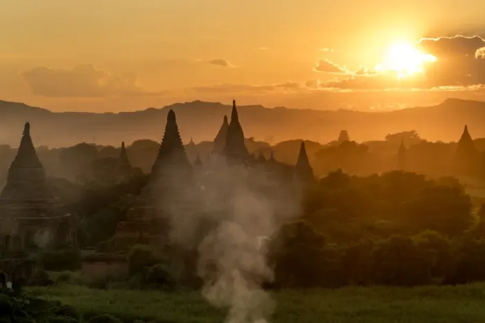 Framed Print : Sunset in Bagan (Pagan), Myanmar (Burma), Asia Framed Print : Sunset in Bagan (Pagan), Myanmar (Burma), Asia