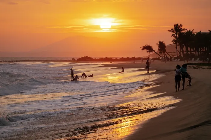 Framed Print : Sunset at Bai da Ong Dia Beach, Mui Ne, Binh Thuan Province, Vietnam Framed Print : Sunset at Bai da Ong Dia Beach, Mui Ne, Binh Thuan Province, Vietnam