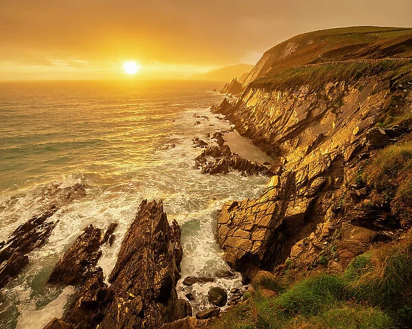 Sunset over Coumeenoole, Dingle Peninsula, County Kerry, Munster, Republic of Ireland (Eire), Europe