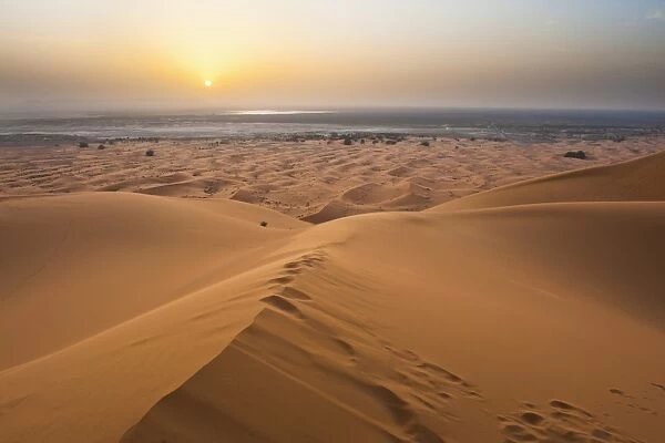 Sunset at Erg Chebbi Desert from the top of a 150m sand dune, Sahara Desert near Merzouga, Morocco, North Africa, Africa