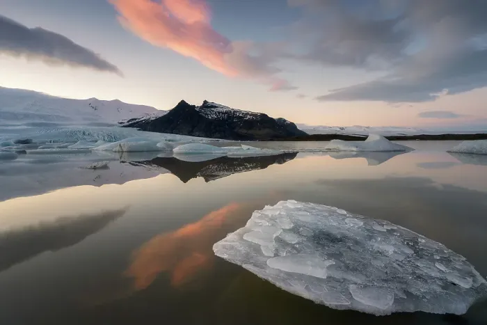 Framed Print : Sunset at Fjallsarlon glacier lagoon on the edge of Vatnajokull National Park, South Iceland, Iceland Framed Print : Sunset at Fjallsarlon glacier lagoon on the edge of Vatnajokull National Park, South Iceland, Iceland