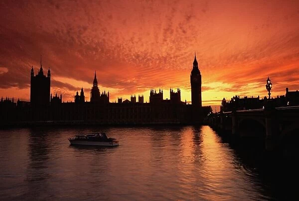 Sunset over the Houses of Parliament, UNESCO World Heritage Site, Westminster
