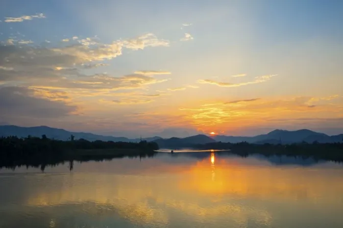 Framed Print : Sunset over the Perfume River, Hue, Thua Thien-Hue Province, Vietnam, Indochina, Southeast Asia Framed Print : Sunset over the Perfume River, Hue, Thua Thien-Hue Province, Vietnam, Indochina, Southeast Asia