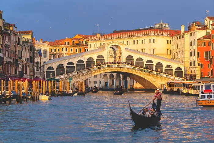 Framed Print : Sunset over Rialto Bridge in Venice, Venezia province in Veneto district, Italy Framed Print : Sunset over Rialto Bridge in Venice, Venezia province in Veneto district, Italy