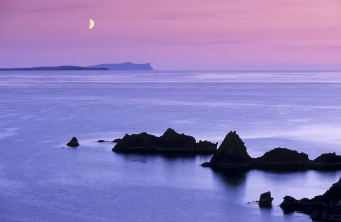 Framed Print : Sunset over Sand Wick and rising moon over Foula in distance Framed Print : Sunset over Sand Wick and rising moon over Foula in distance