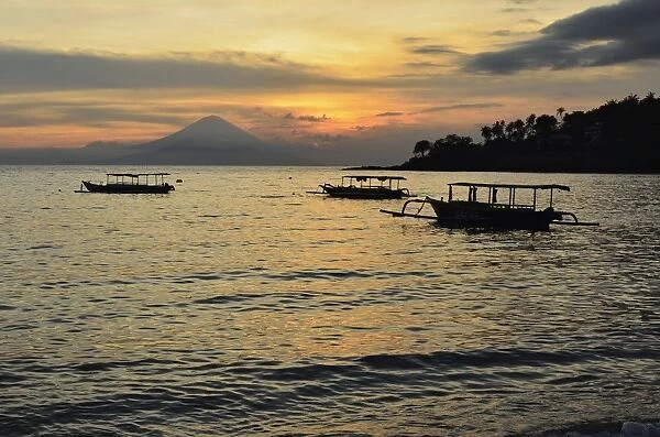 Sunset at Senggigi Beach, with Balis Gunung Agung in the background, Senggigi, Lombok, Indonesia, Southeast Asia, Asia