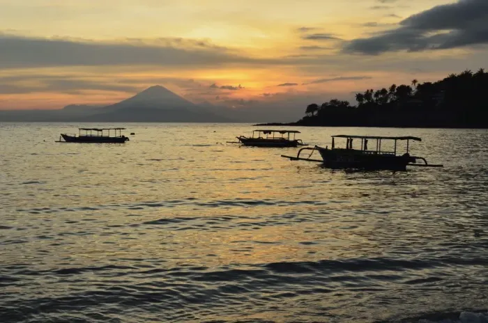 Framed Print : Sunset at Senggigi Beach, with Balis Gunung Agung in the background, Senggigi, Lombok, Indonesia, Southeast Asia, Asia Framed Print : Sunset at Senggigi Beach, with Balis Gunung Agung in the background, Senggigi, Lombok, Indonesia, Southeast Asia, Asia