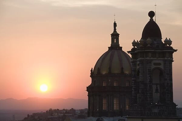 Sunset behind the Templo de la Concepcion, a chuch in San Miguel de Allende (San Miguel)