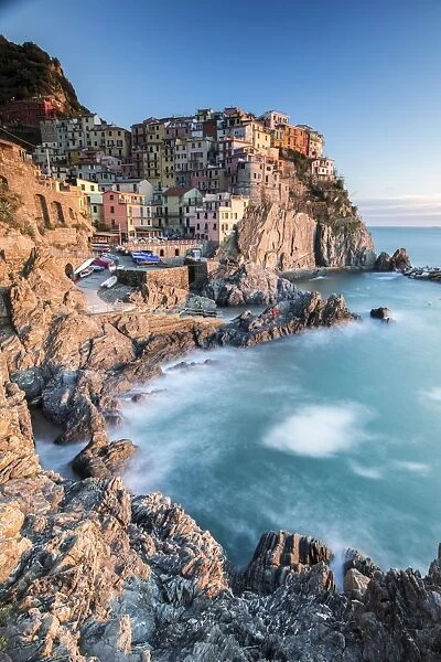 Sunset in the village of Manarola with its pastel coloured houses and its cosy dock, Cinque Terre National Park, UNESCO World Heritage Site, Liguria, Italy, Europe