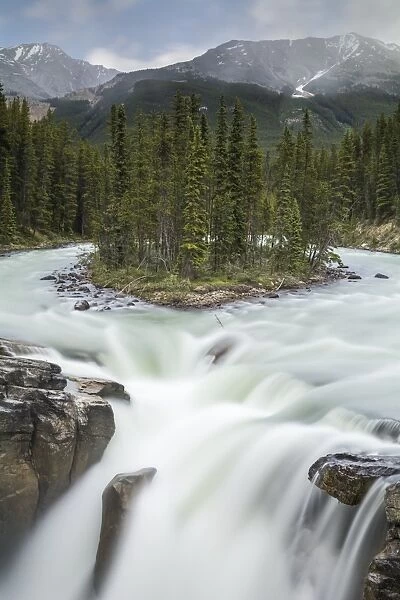 Sunwapta Falls in Jasper National Park, UNESCO World Heritage Site, Alberta, Canada