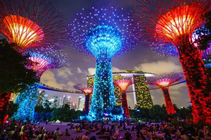 Framed Print : Supertree Grove in the Gardens by the Bay, a futuristic botanical gardens and park