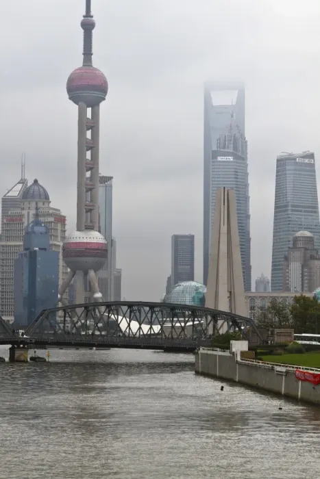 Framed Print : Suzhou Creek and the Waibaidu Bridge with view towards the Pudong skyline, Shanghai, China, Asia Framed Print : Suzhou Creek and the Waibaidu Bridge with view towards the Pudong skyline, Shanghai, China, Asia
