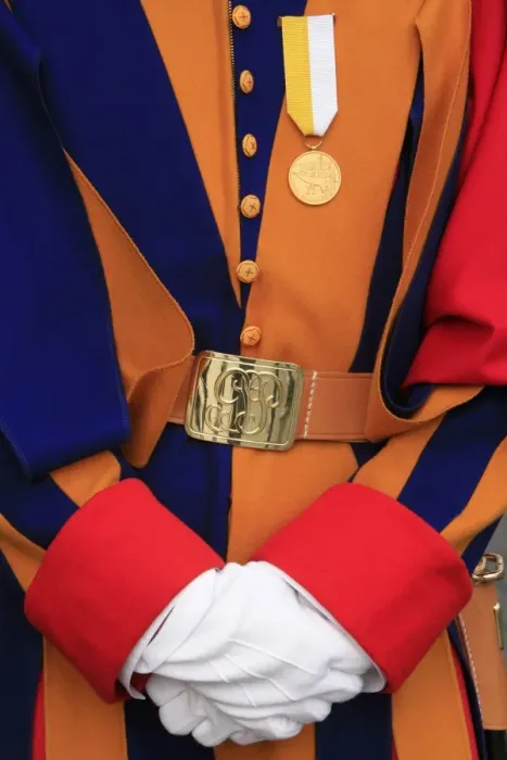 Framed Print : Swiss Guards uniform, Vatican, Rome, Lazio, Italy, Europe Framed Print : Swiss Guards uniform, Vatican, Rome, Lazio, Italy, Europe