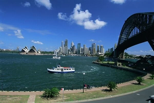 Sydney Harbour Bridge and city skyline, Sydney, New South Wales, Australia