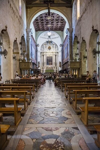 Syracuse Cathedral (Duomo di Siracusa) interior, Ortigia (Ortygia), Syracuse, UNESCO World Heritage Site, Sicily, Italy, Europe