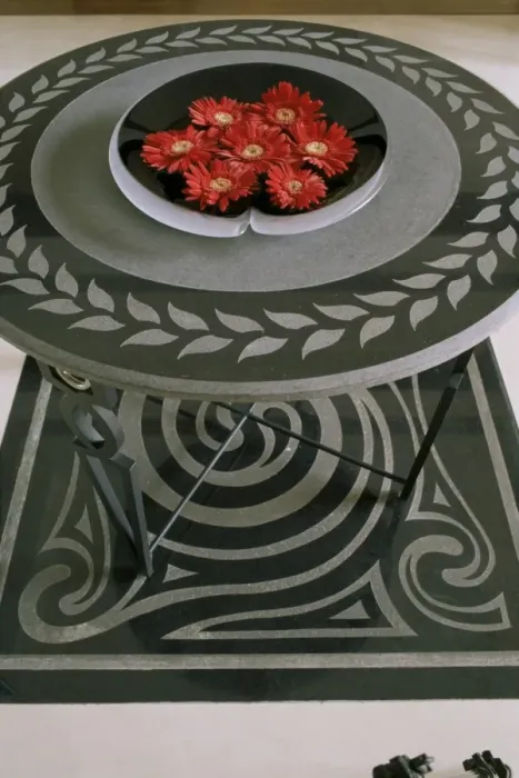 Framed Print : Detail of table in the contemporary home of a wealthy Framed Print : Detail of table in the contemporary home of a wealthy
