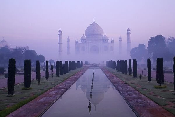 Taj Mahal at dawn, UNESCO World Heritage Site, Agra, Uttar Pradesh, India, Asia