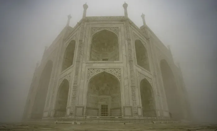 Framed Print : The Taj Mahal on a foggy morning, UNESCO World Heritage Site, Agra, Uttar Pradesh, India Framed Print : The Taj Mahal on a foggy morning, UNESCO World Heritage Site, Agra, Uttar Pradesh, India