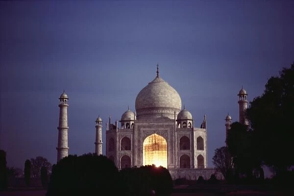 Taj Mahal at night, UNESCO World Heritage Site, Agra, Uttar Pradesh state, India, Asia
