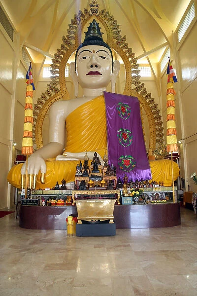 Tall statue of a seated Shakyamuni Buddha, Sakyamuni Buddha Gaya temple, Singapore