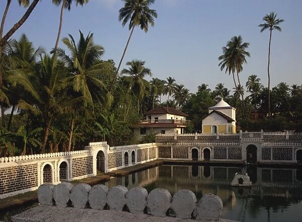 Tank of Mangesh Temple, Priol, Goa, India, Asia